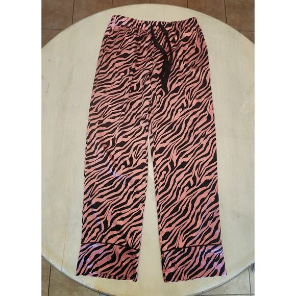 Victoria's Secret Women's Pajamas Pants SZ Medium Zebra Stripes Sateen - Picture 2 of 6